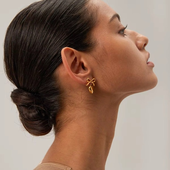 18K Gold Plated Heart Bow Earrings - Picture 3 of 8